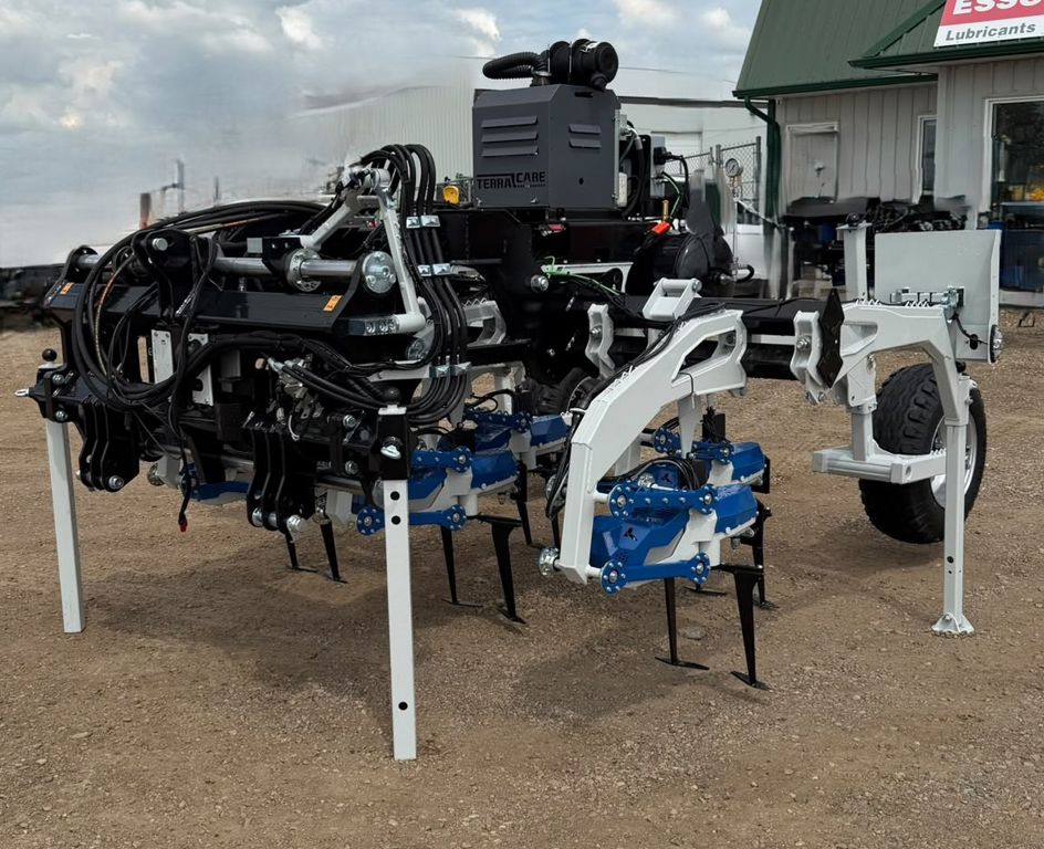 Ullmanna AI Agriculture 12 ft 6 row AI weeder VARIOCHOP